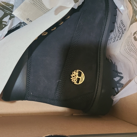 Timberland Shoes - Picture 2 of 4